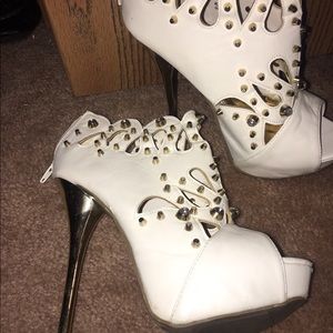 Women’s size 7 heels